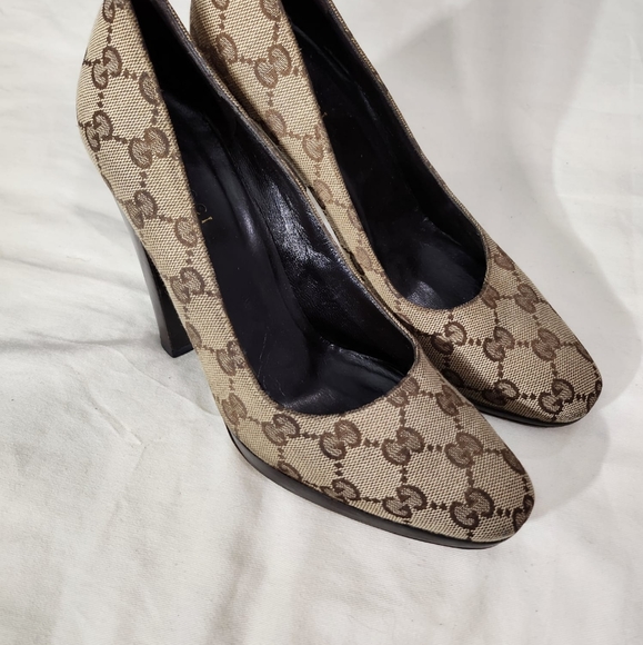 Authentic Gucci pumps size 6 - Picture 4 of 10